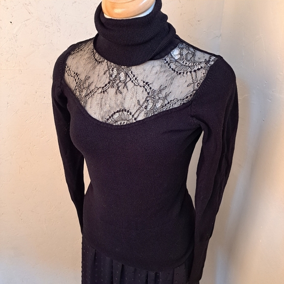 Urban Behavior | Black turtleneck sweater with chest / back lace cut out - Picture 5 of 11
